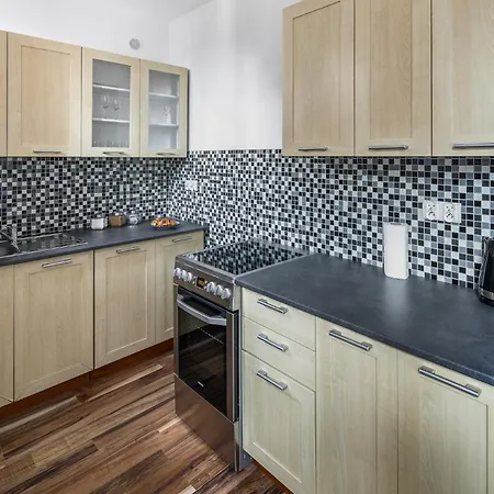 Corner House Apartman *