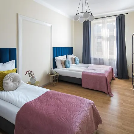 Corner House アパート